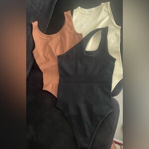 OQQ Ribbed Scoop Tank Bodysuit - Black, brown, Cream Sz M